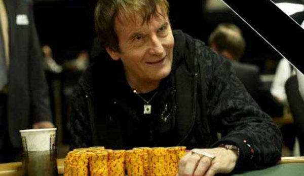 Почина покер легендата Дейв Улиът